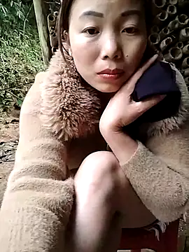 Ella-aa online show from March 6, 9:15 am