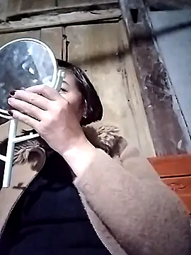 Snapshot of Ella-aa chatting on February 5, 9:54 pm Ella-aa online show from February 5, 9:54 pm