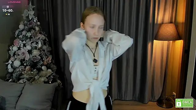 Snapshot of Cutie_Ellis chatting on May 7, 12:30 pm Cutie Ellis online show from May 7, 12:30 pm