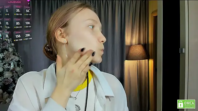 Cutie Ellis online show from March 15, 10:22 am