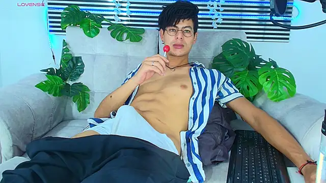 ThiiagoSaeenz online show from May 23, 5:34 pm