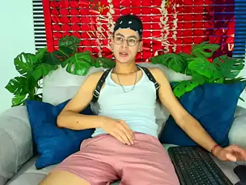 ThiiagoSaeenz online show from February 26, 2:50 pm