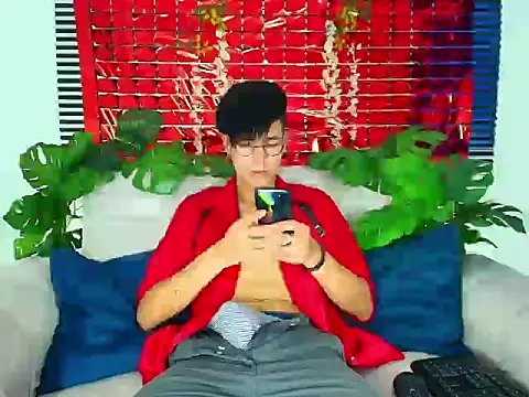 ThiiagoSaeenz online show from February 25, 3:56 pm