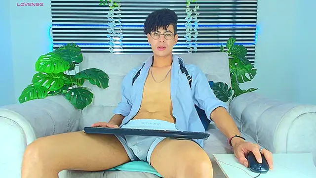 ThiiagoSaeenz online show from April 18, 5:15 pm