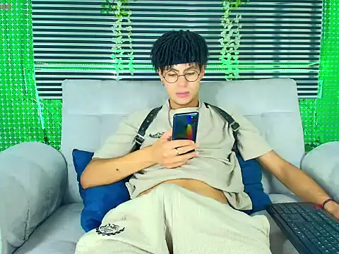 ThiiagoSaeenz online show from March 24, 3:12 pm