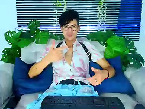 ThiiagoSaeenz online show from March 10, 5:06 pm