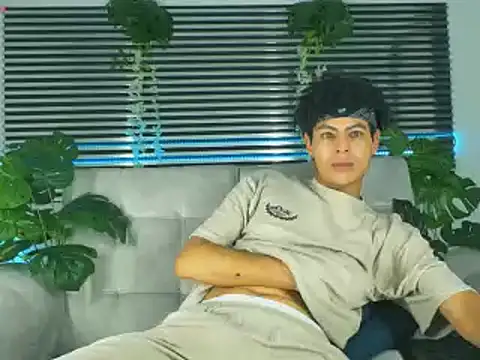 ThiiagoSaeenz online show from April 7, 5:20 am