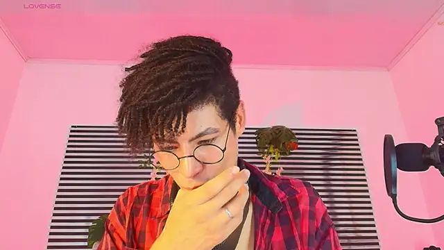 ThiiagoSaeenz online show from May 30, 4:45 pm