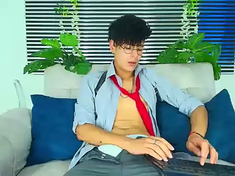 ThiiagoSaeenz online show from February 11, 4:07 pm