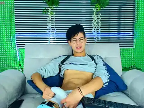 ThiiagoSaeenz online show from March 25, 4:06 pm