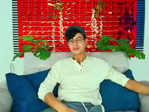 ThiiagoSaeenz online show from February 12, 6:18 pm