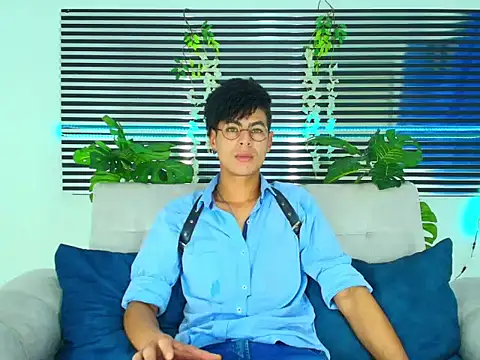 ThiiagoSaeenz online show from February 2, 1:32 pm