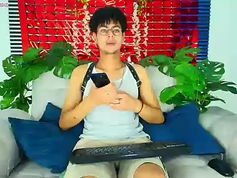 ThiiagoSaeenz online show from February 23, 3:34 pm