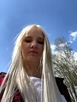 Snapshot of CrystalLili chatting on May 5, 8:39 am CrystalLili online show from May 5, 8:39 am