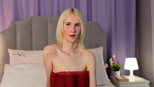 Snapshot of CrystalLili chatting on May 25, 3:17 am CrystalLili online show from May 25, 3:17 am