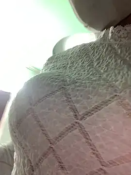 Snapshot of YANINA120 chatting on February 18, 1:58 am YANINA120 online show from February 18, 1:58 am