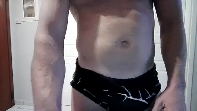 Snapshot of YoungforOld32 chatting on March 2, 2:02 pm YoungforOld32 online show from March 2, 2:02 pm