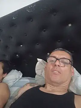 Carlos-0425 online show from June 18, 4:33 am
