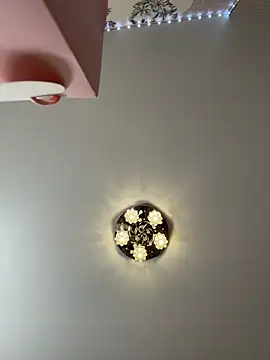 MiaTee online show from February 3, 6:40 am