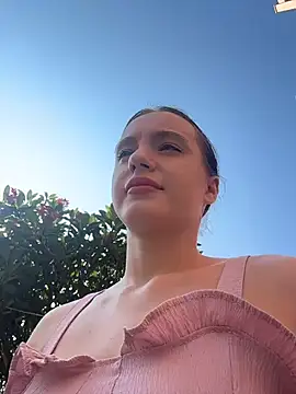 MiaTee online show from April 2, 1:57 am