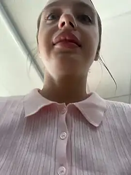 MiaTee online show from April 12, 2:04 am