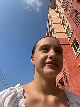 MiaTee online show from April 8, 2:02 am