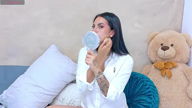 AndiVasquez online show from May 8, 2:10 pm