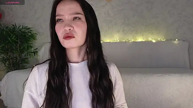 saya li11 online show from February 22, 7:00 am