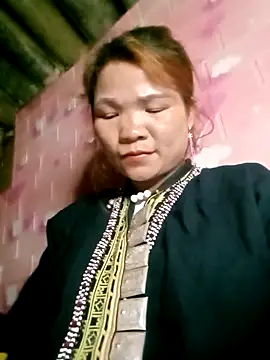 Snapshot of maymay-2000 chatting on February 17, 10:23 am maymay-2000 online show from February 17, 10:23 am