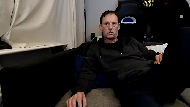 Snapshot of Sexy_Ass_Mike chatting on February 12, 12:43 am Sexy Ass Mike online show from February 12, 12:43 am