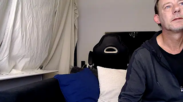 Snapshot of Sexy_Ass_Mike chatting on February 15, 12:33 am Sexy Ass Mike online show from February 15, 12:33 am