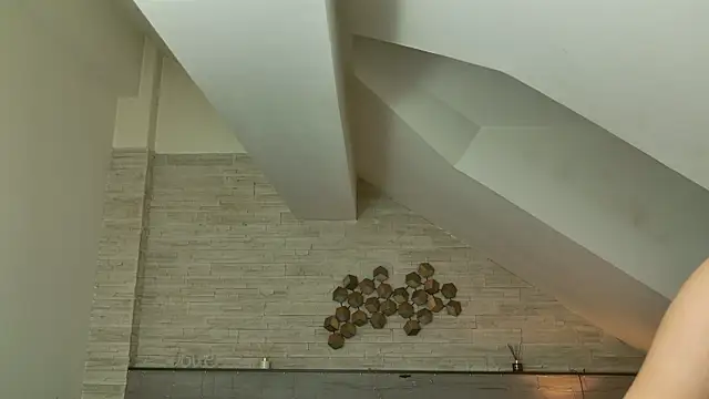 hornyb33  online show from February 12, 5:18 am