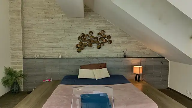 hornyb33  online show from February 4, 5:13 am