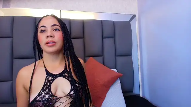 melany roberts  online show from May 26, 3:04 am