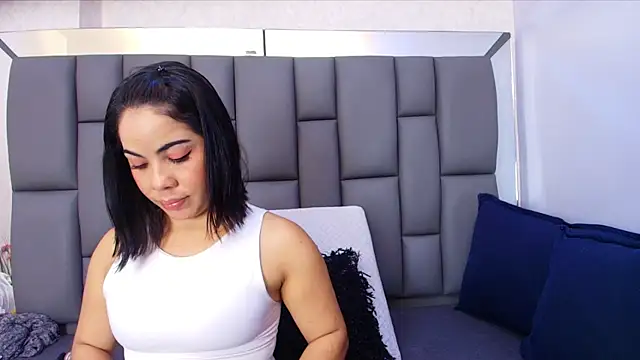 melany roberts  online show from May 22, 3:04 am
