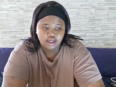 Snapshot of BustyBmw chatting on February 10, 9:41 am BustyBmw online show from February 10, 9:41 am