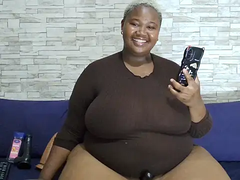 Snapshot of BustyBmw chatting on February 2, 6:29 pm BustyBmw online show from February 2, 6:29 pm