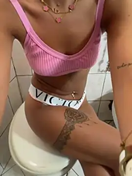 Snapshot of Lorella345 chatting on June 26, 10:43 am Lorella345 online show from June 26, 10:43 am