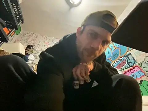 gothboiplzty online show from March 24, 6:13 am