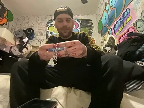 gothboiplzty online show from May 2, 8:08 am