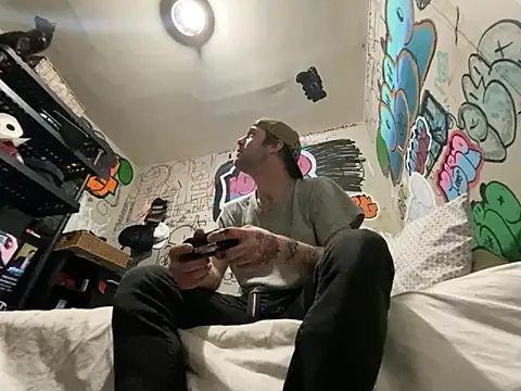 gothboiplzty online show from March 19, 7:08 am