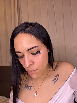 cristal  violetaa online show from February 3, 6:40 am