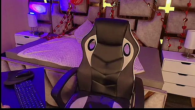 cristal  violetaa online show from February 21, 4:25 am