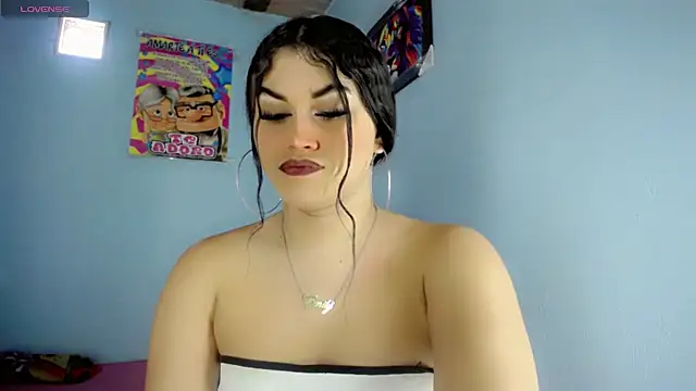 Snapshot of EmilyHornys chatting on March 3, 1:29 pm EmilyHornys online show from March 3, 1:29 pm