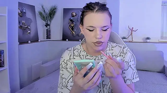 Snapshot of Madison_dolly chatting on February 3, 2:53 am Madison dolly online show from February 3, 2:53 am