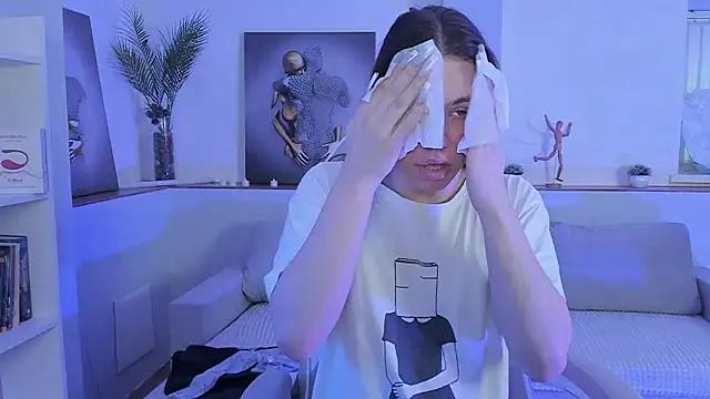 Snapshot of Madison_dolly chatting on March 1, 2:11 am Madison dolly online show from March 1, 2:11 am