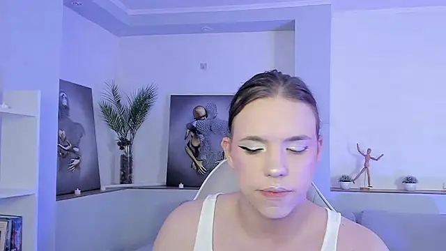 Snapshot of Madison_dolly chatting on February 13, 2:11 am Madison dolly online show from February 13, 2:11 am