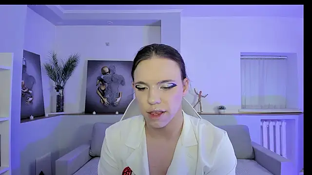 Snapshot of Madison_dolly chatting on February 16, 2:10 am Madison dolly online show from February 16, 2:10 am