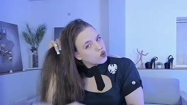 Snapshot of Madison_dolly chatting on February 7, 2:08 am Madison dolly online show from February 7, 2:08 am