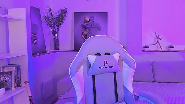 Snapshot of Madison_dolly chatting on February 27, 2:12 am Madison dolly online show from February 27, 2:12 am